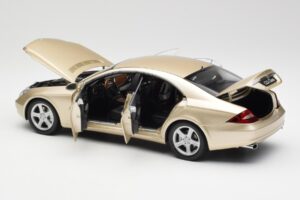 Mercedes CLS C219 Beige Claro Dorado Kyosho 1:18 08401LBE Metal - imagen 5 de 8