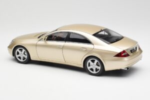 Mercedes CLS C219 Beige Claro Dorado Kyosho 1:18 08401LBE Metal - imagen 7 de 8