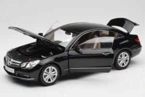 Mercedes E-Class Coupe C207 Obsidian Black Metallic Norev 1:18 B66962418 Metal - imagen 2 de 8