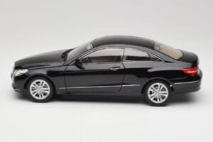 Mercedes E-Class Coupe C207 Obsidian Black Metallic Norev 1:18 B66962418 Metal - imagen 4 de 8