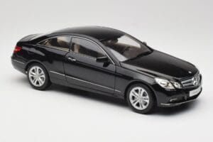 Mercedes E-Class Coupe C207 Obsidian Black Metallic Norev 1:18 B66962418 Metal - imagen 6 de 8