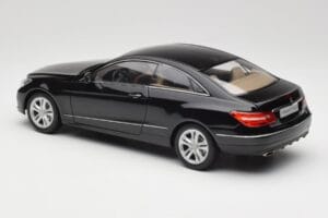 Mercedes E-Class Coupe C207 Obsidian Black Metallic Norev 1:18 B66962418 Metal - imagen 7 de 8