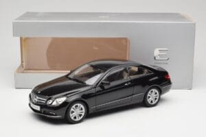 Mercedes E-Class Coupe C207 Obsidian Black Metallic Norev 1:18 B66962418 Metal - imagen 8 de 8