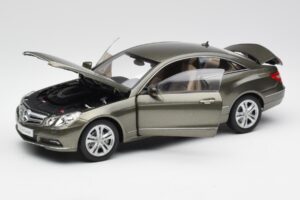 Mercedes E-Class Coupe C207 Titanite Gris Metalizado Minichamps 1:18 B66962419 Metal - imagen 2 de 8