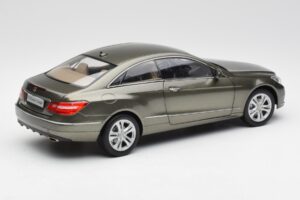Mercedes E-Class Coupe C207 Titanite Gris Metalizado Minichamps 1:18 B66962419 Metal - imagen 3 de 8
