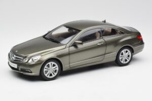 Mercedes E-Class Coupe C207 Titanite Gris Metalizado Minichamps 1:18 B66962419 Metal