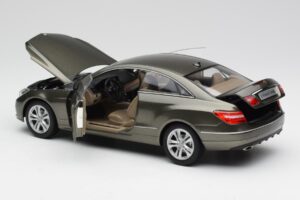 Mercedes E-Class Coupe C207 Titanite Gris Metalizado Minichamps 1:18 B66962419 Metal - imagen 5 de 8