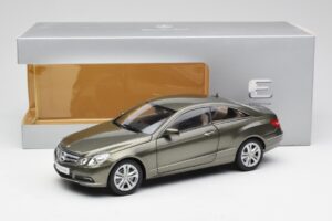 Mercedes E-Class Coupe C207 Titanite Gris Metalizado Minichamps 1:18 B66962419 Metal - imagen 8 de 8