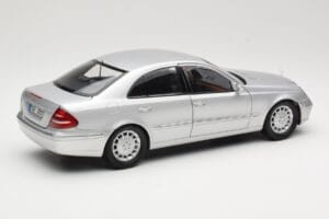 Mercedes E-Class W211 Plata Kyosho 1:18 B66962146 Metal - imagen 3 de 8