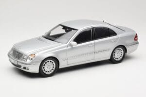 Mercedes E-Class W211 Plata Kyosho 1:18 B66962146 Metal