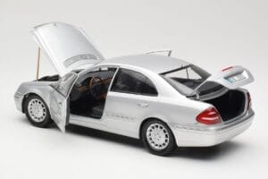 Mercedes E-Class W211 Plata Kyosho 1:18 B66962146 Metal - imagen 5 de 8