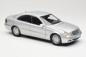 Mercedes E-Class W211 Plata Kyosho 1:18 B66962146 Metal - imagen 6 de 8