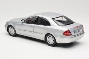 Mercedes E-Class W211 Plata Kyosho 1:18 B66962146 Metal - imagen 7 de 8