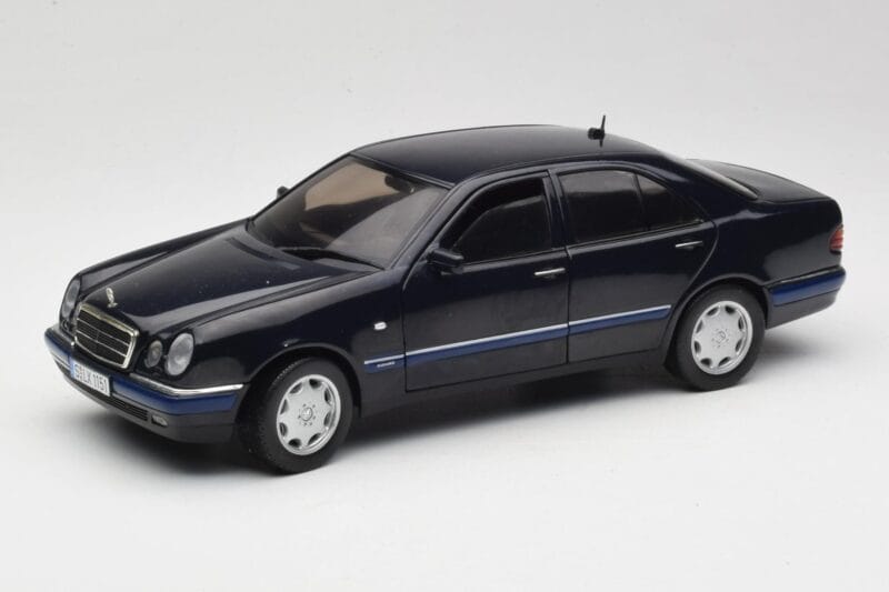 Mercedes E-Class W210 E320 Negro Sun Star 1:18 1151 Metal