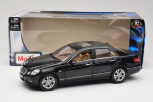 Mercedes E-Class W211 Negro Maisto 1:18 31172 Metal - imagen 8 de 8