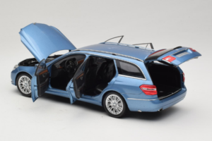 Mercedes E-Class W212 Estate Indigolith Metallic Blue Minichamps 1:18 B66962449 Metal - imagen 5 de 8