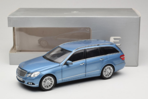 Mercedes E-Class W212 Estate Indigolith Metallic Blue Minichamps 1:18 B66962449 Metal - imagen 8 de 8