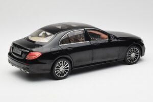Mercedes E-Class W213 Obsidian Negro iScale 1:18 B66960380 Metal - imagen 3 de 8