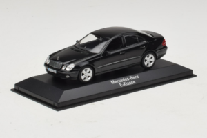 Mercedes E-Class W211 Negro Minichamps 1:43 B66961950 Metal - imagen 2 de 4