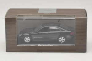 Mercedes E-Class W211 Negro Minichamps 1:43 B66961950 Metal - imagen 4 de 4