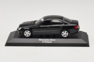 Mercedes E-Class W211 Negro Minichamps 1:43 B66961950 Metal