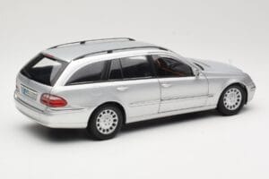 Mercedes E320 T-Modell S210 Elegance Plata Kyosho 1:18 B66962166 Metal - imagen 3 de 8