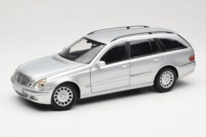 Mercedes E320 T-Modell S210 Elegance Plata Kyosho 1:18 B66962166 Metal