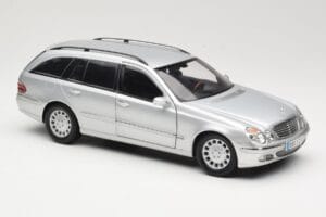 Mercedes E320 T-Modell S210 Elegance Plata Kyosho 1:18 B66962166 Metal - imagen 6 de 8