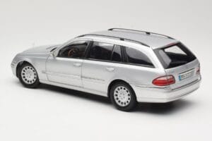 Mercedes E320 T-Modell S210 Elegance Plata Kyosho 1:18 B66962166 Metal - imagen 7 de 8