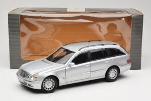 Mercedes E320 T-Modell S210 Elegance Plata Kyosho 1:18 B66962166 Metal - imagen 8 de 8