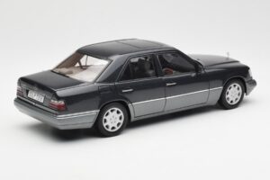 Mercedes E320 W124 Nautik Azul Metálico Dealer Edition AUTOart 1:18 B66040508 Metal - imagen 3 de 8