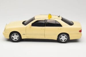 Mercedes E320 W210 Taxi Sun Star 1:18 1160 Metal - imagen 4 de 8
