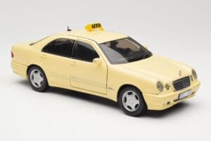 Mercedes E320 W210 Taxi Sun Star 1:18 1160 Metal - imagen 6 de 8