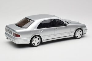 Mercedes E55 AMG W210 Brilliant Silver Otto 1:18 OT459 Resina - imagen 2 de 6