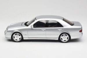 Mercedes E55 AMG W210 Brilliant Silver Otto 1:18 OT459 Resina - imagen 3 de 6