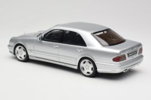 Mercedes E55 AMG W210 Brilliant Silver Otto 1:18 OT459 Resina - imagen 5 de 6