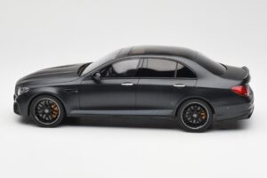 Mercedes AMG E63 S W213 Edition 1 Night Negro GT Spirit 1:18 B66963111 Resina - imagen 3 de 6