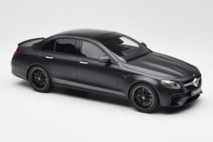 Mercedes AMG E63 S W213 Edition 1 Night Negro GT Spirit 1:18 B66963111 Resina - imagen 4 de 6