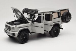 Mercedes G 63 AMG 4x4 Squared Arabian Grey Almost Real 1:18 820829 Metal - imagen 2 de 8