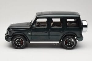 Mercedes G 63 AMG W463 Green Metallic Minichamps 1:18 110037066 Metal - imagen 4 de 8