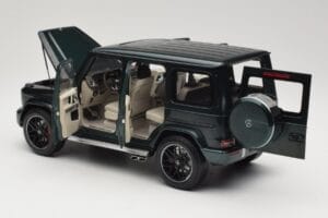 Mercedes G 63 AMG W463 Green Metallic Minichamps 1:18 110037066 Metal - imagen 5 de 8