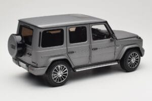 Mercedes G-Class G500 W463A Designo Platinum Magno Minichamps 1:18 B66960811 Metal - imagen 3 de 8