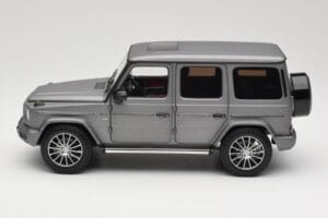 Mercedes G-Class G500 W463A Designo Platinum Magno Minichamps 1:18 B66960811 Metal - imagen 4 de 8