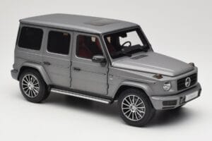 Mercedes G-Class G500 W463A Designo Platinum Magno Minichamps 1:18 B66960811 Metal - imagen 6 de 8
