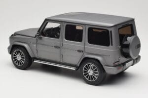 Mercedes G-Class G500 W463A Designo Platinum Magno Minichamps 1:18 B66960811 Metal - imagen 7 de 8