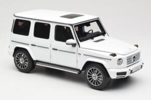 Mercedes G-Class G 500 W463A Diamond White Metallic Minichamps 1:18 113037111 Metal - imagen 6 de 8