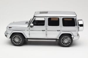 Mercedes G-Class G 500 W463A Iridium Silver Metallic Minichamps 1:18 113037112 Metal - imagen 4 de 8
