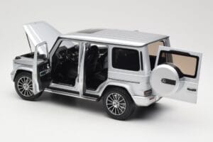 Mercedes G-Class G 500 W463A Iridium Silver Metallic Minichamps 1:18 113037112 Metal - imagen 5 de 8