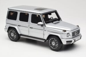 Mercedes G-Class G 500 W463A Iridium Silver Metallic Minichamps 1:18 113037112 Metal - imagen 6 de 8