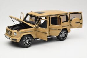 Mercedes G-Class G 500 W463A Solarbeam Yellow Metallic Minichamps 1:18 113037108 Metal - imagen 2 de 8